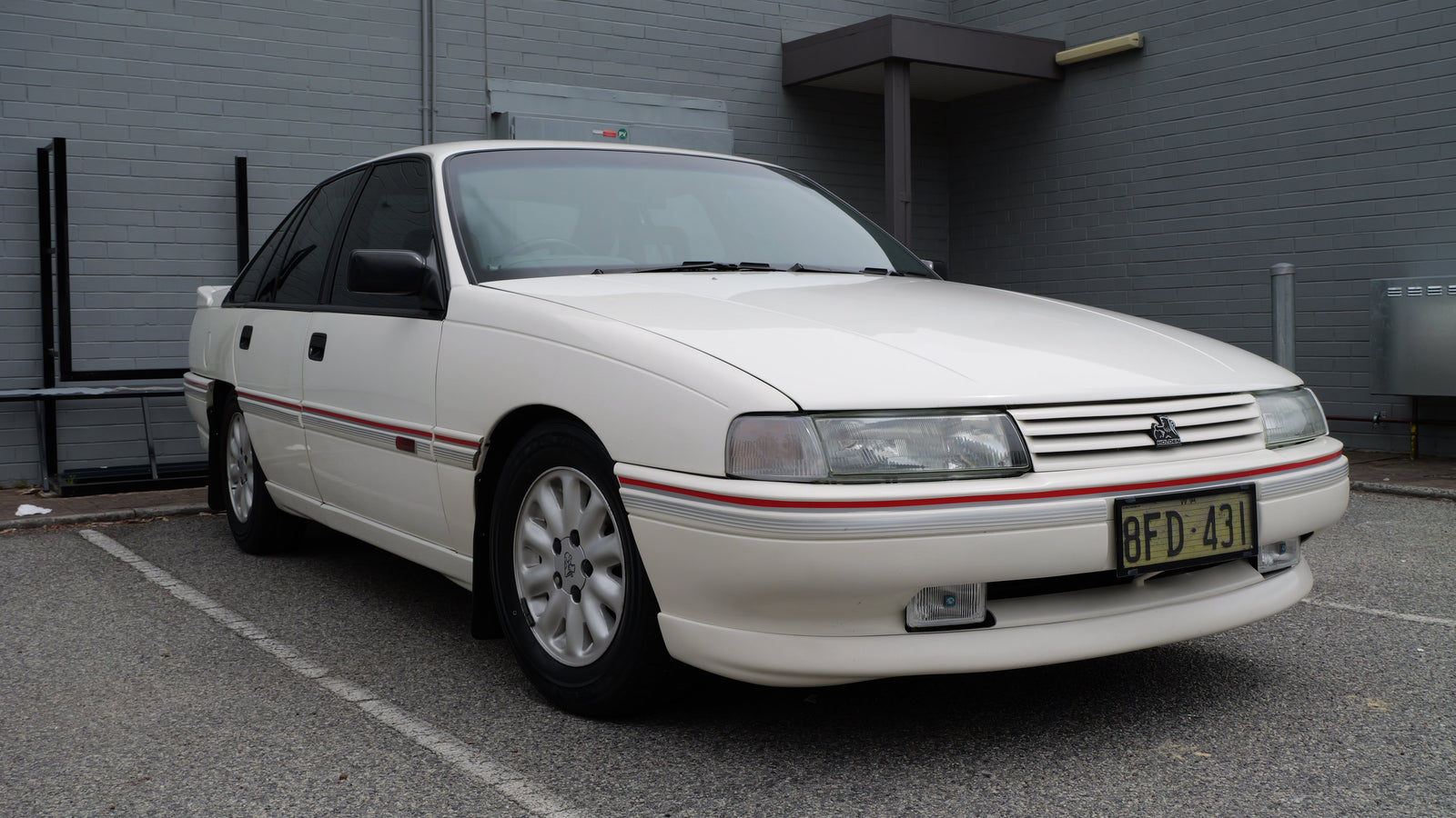 Commodore Windscreen