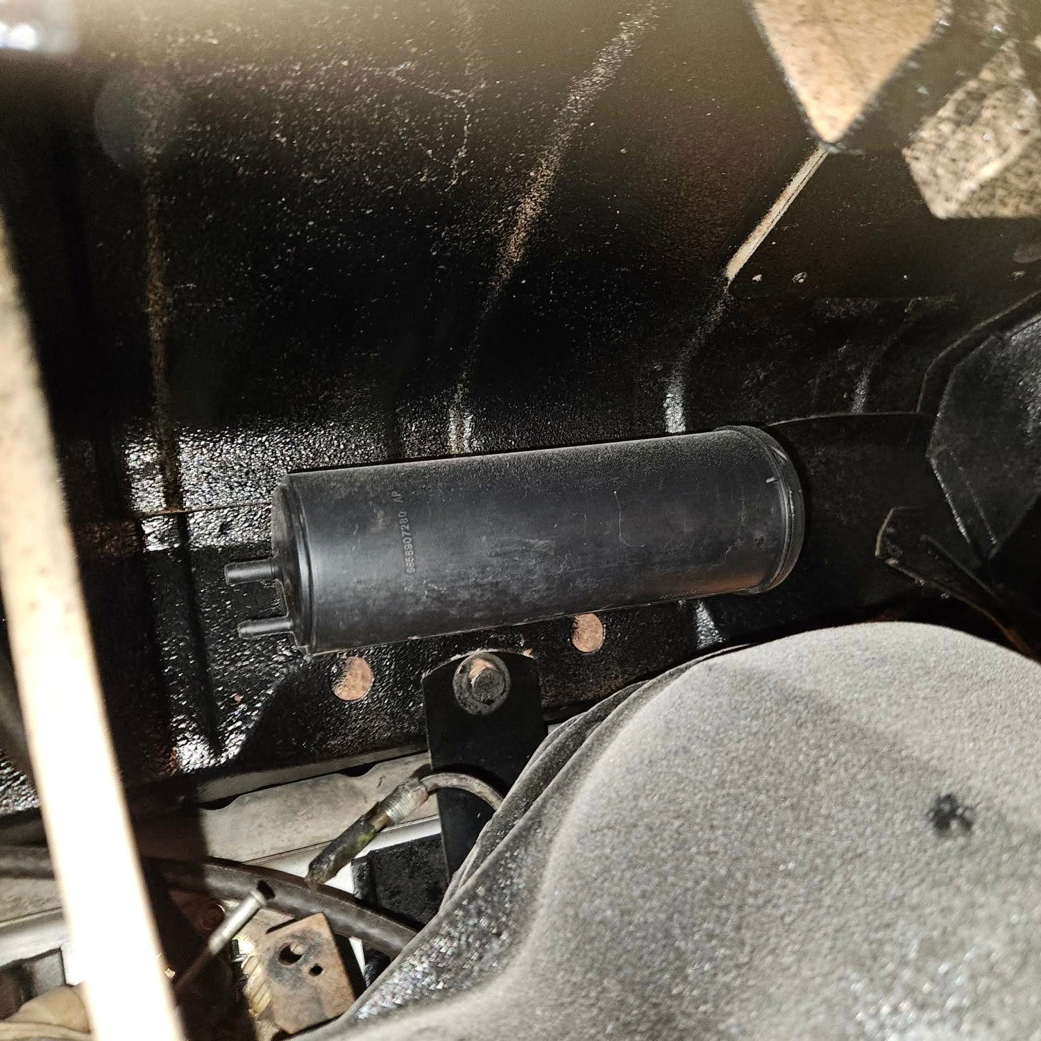 CHARCOAL CARBON CANISTER  (UNIVERSAL)