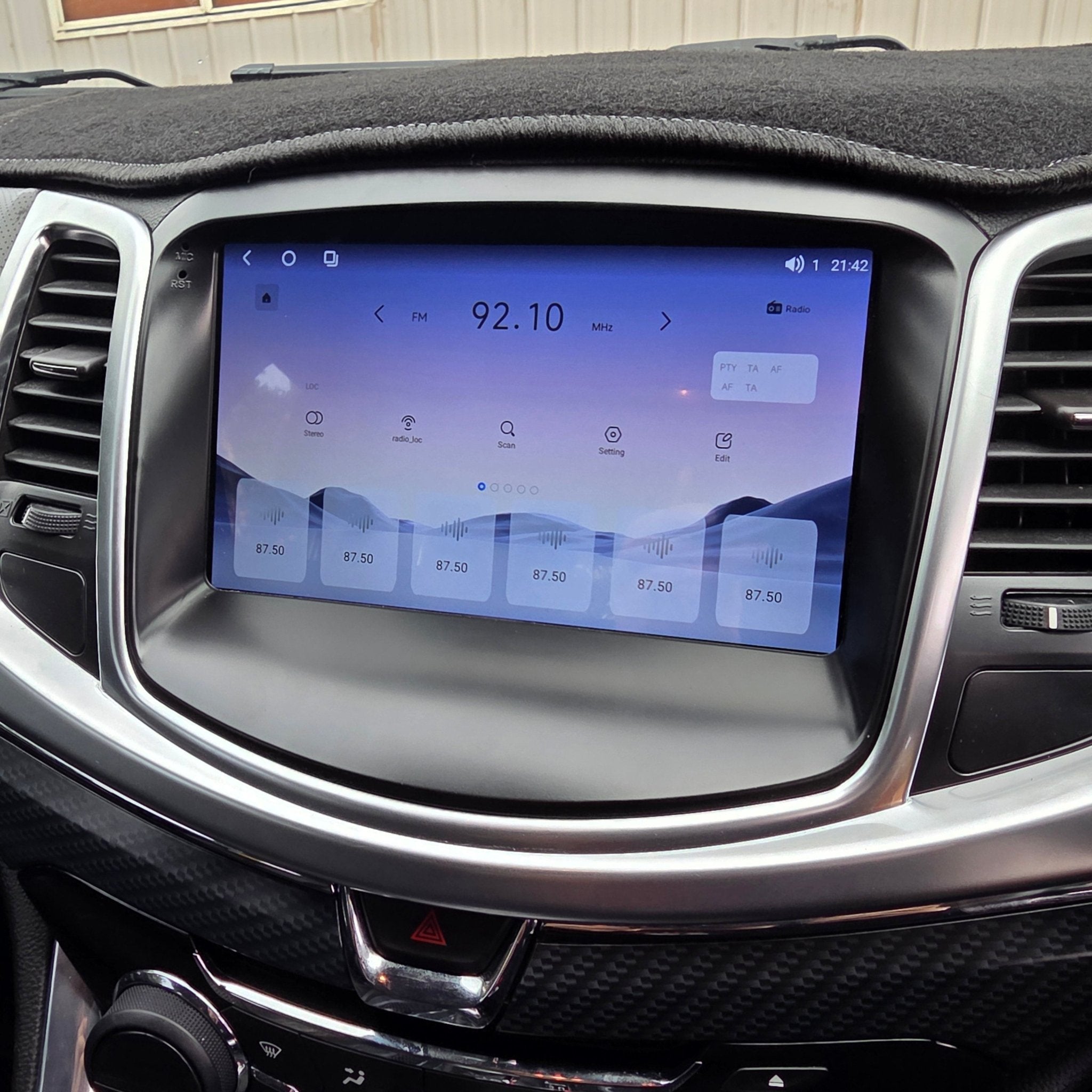 9" TOUCH SCREEN RADIO for VF and CHEVROLET SS (BASE MODEL) - HOLDCOM AUTO PARTS