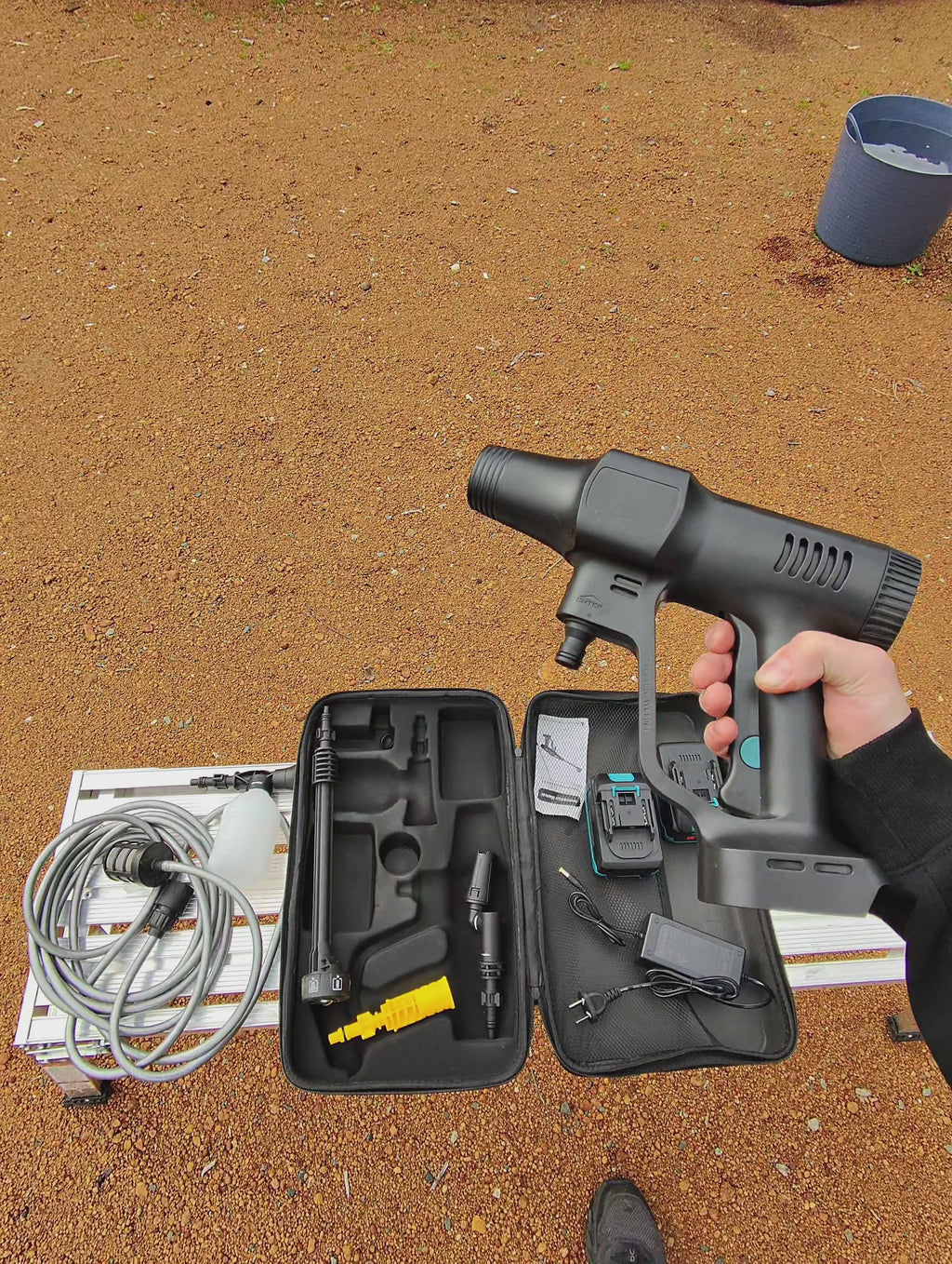 PORTABLE CORDLESS PRESSURE WASHER KIT